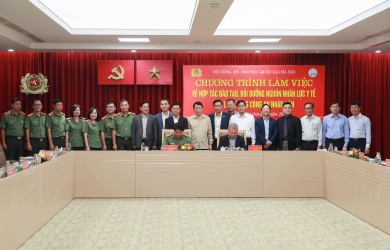 ĐHQGHN và Bộ Công an: Hợp tác đào tạo, bồi dưỡng nguồn nhân lực y tế cho lực lượng công an nhân dân